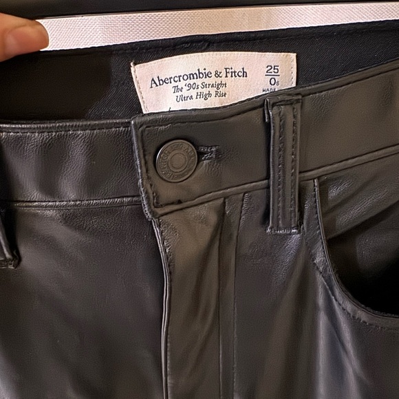 Abercrombie & Fitch Vegan Leather 90s Straight Ultra High-Rise Pants 25 0 Short - Picture 2 of 4